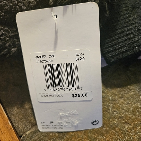 Nike Youth 2 piece set. Black Hat and Texting Gloves. - Picture 6 of 6